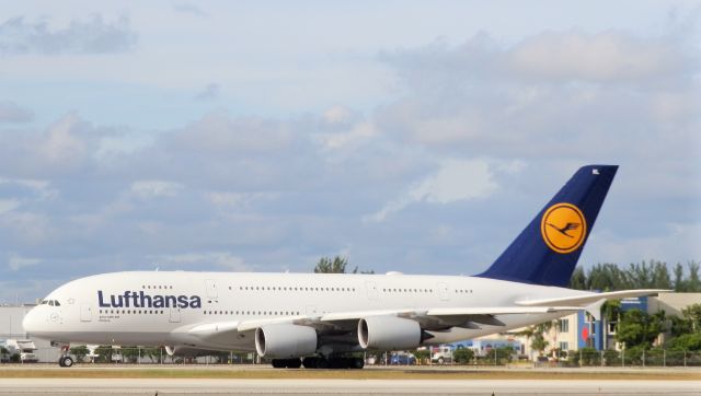 Airbus A380-800 (D-AIML)