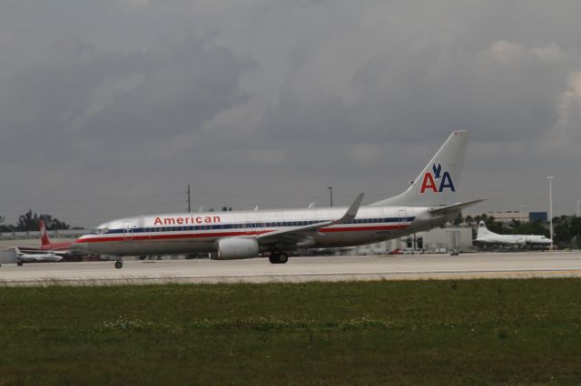 Boeing 737-800 (N991AN)