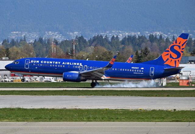Boeing 737-800 (N829SY)