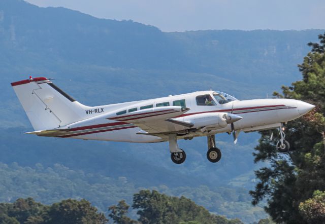 Cessna 402 (VH-RLX) - VH-RLX Climbing out of Shellharbour.