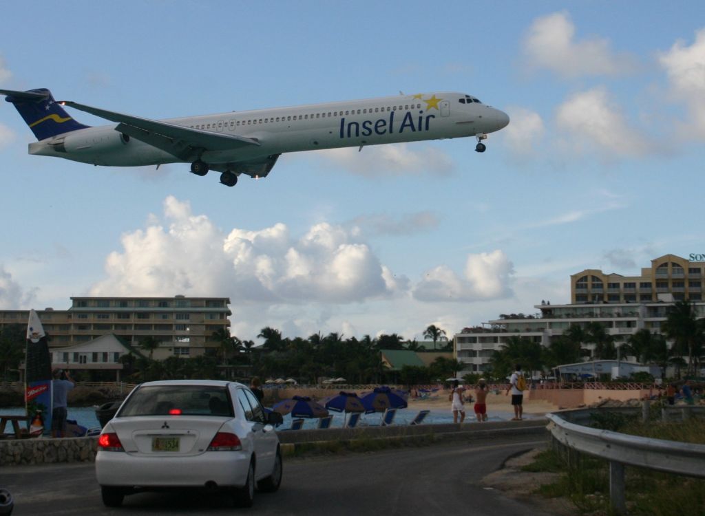 McDonnell Douglas MD-83 (PJ-MDC)