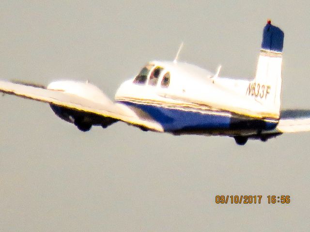 Beechcraft Twin Bonanza (N633F)