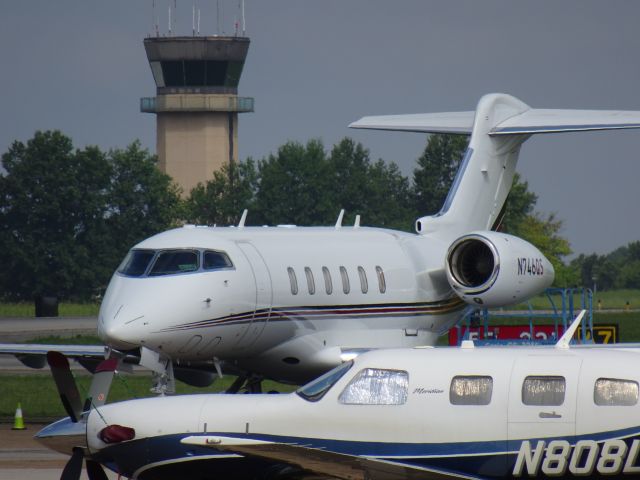 Bombardier Challenger 300 (N746QS)