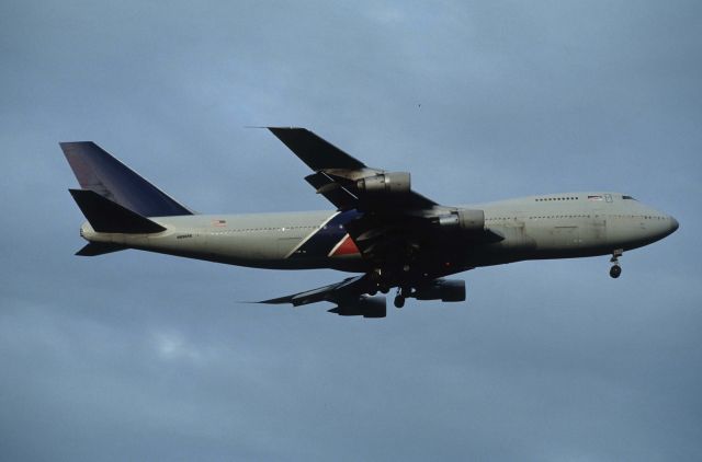 BOEING 747-100 (N630FE) - Final Approach to Narita Intl Airport Rwy34 on 1991/09/29