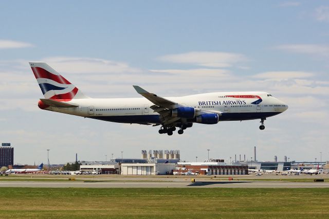 Boeing 747-400 (G-BNLE) - Landing Queen