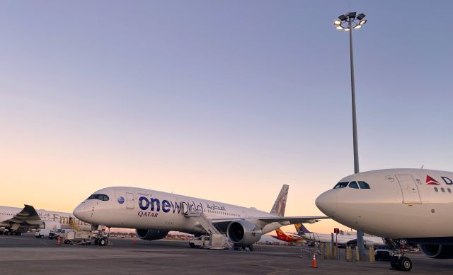 Airbus A350-900 (A7-ALZ) - Golden......