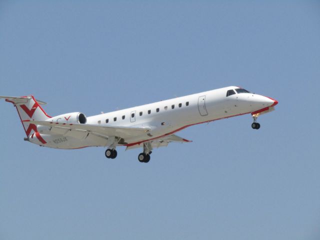 Embraer ERJ-135 (N259JX) - Landing RWY 20R