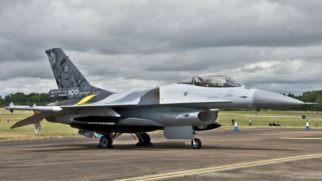 Lockheed F-16 Fighting Falcon (FA132) - Belgian Air Force F-16AM Fighting Falcon (FA-132; cn6H132) - with special colour scheme to mark the 100th anniversary of 1 Squadron "Stingers"