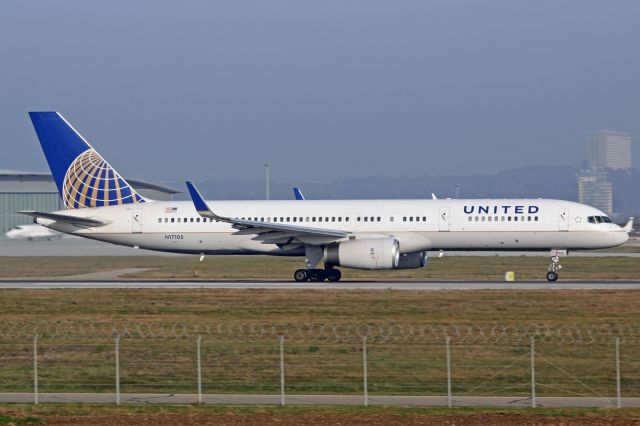 Boeing 757-200 (N17105)