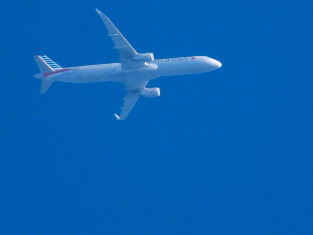 Airbus A321 (N120EE)