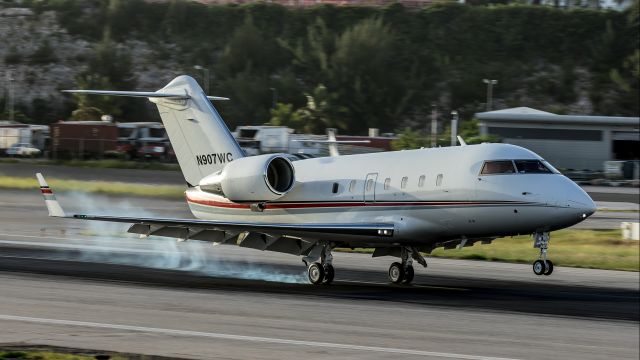 Canadair Challenger (N907WC)