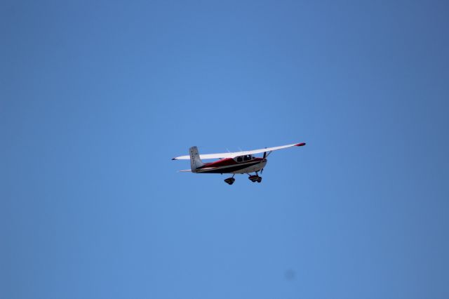 Cessna Skyhawk (N4090F) - Taking Off br /Owned By: Fox Aero Club