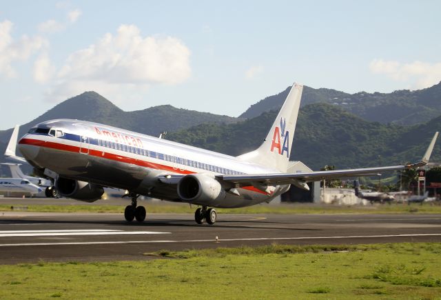 Boeing 737-800 (N929AN)