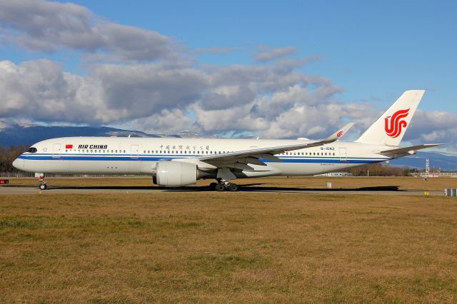 Airbus A350-900 (B-1082)