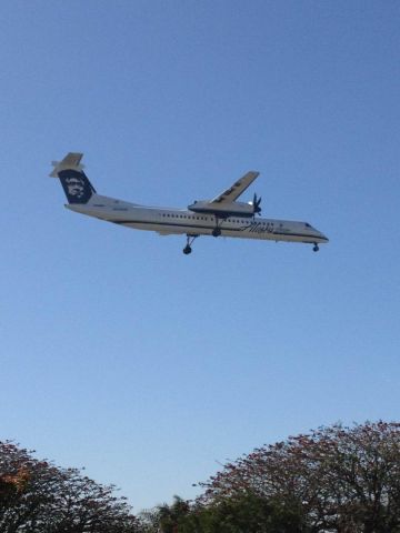 de Havilland Dash 8-100 — - Sitting at In-N-Out Burger