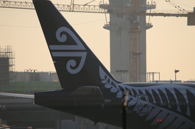 BOEING 777-300ER (ZK-OKO)
