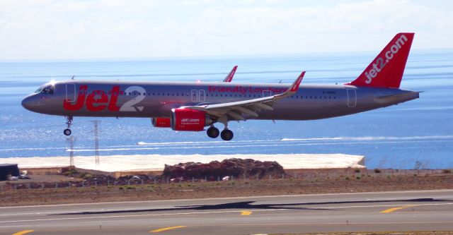 Airbus A321 (G-SUNO) - Different color, new Airbus from Jet2