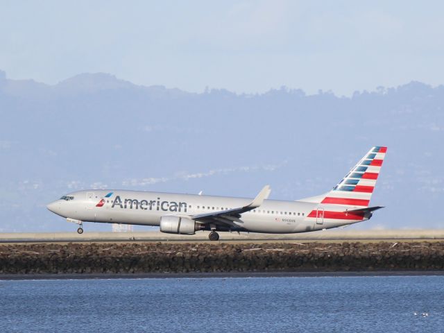 Boeing 737-800 (N968AN)