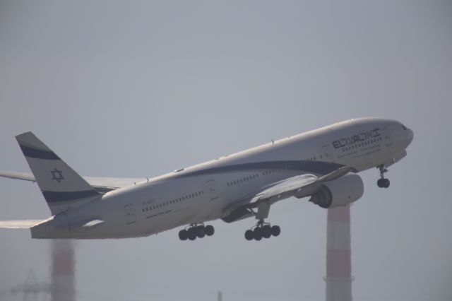 Boeing 777-200 (4X-ECC)