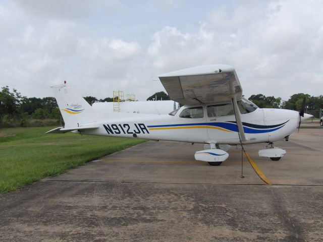 Cessna Skyhawk (N912JR)