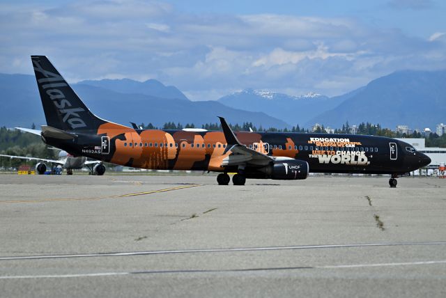 Boeing 737-900 (N492AS)