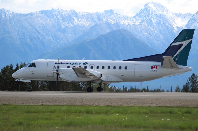 Saab 340 (C-GPCF) - SAAB backtracking RWY 34 against the famous Rocky Mountains