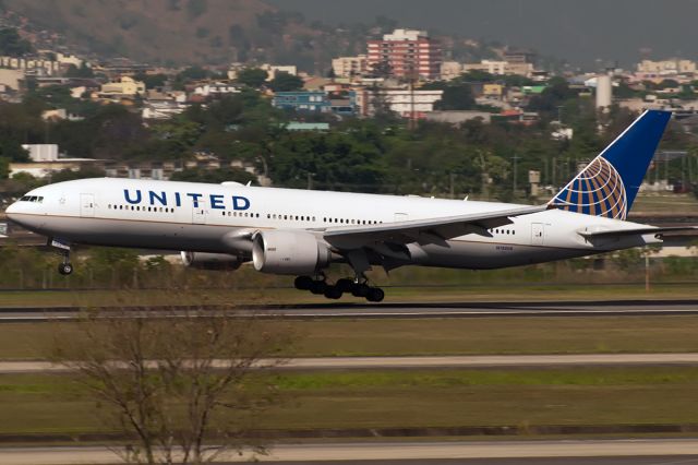 Boeing 777-200 (N78008)