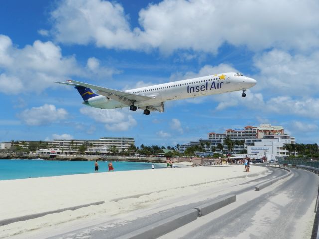 McDonnell Douglas MD-83 (PJ-MDA)