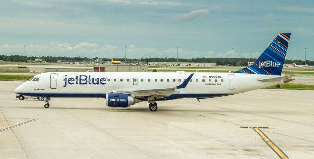 Embraer ERJ-190 (N355JB) - "Rendezblue"