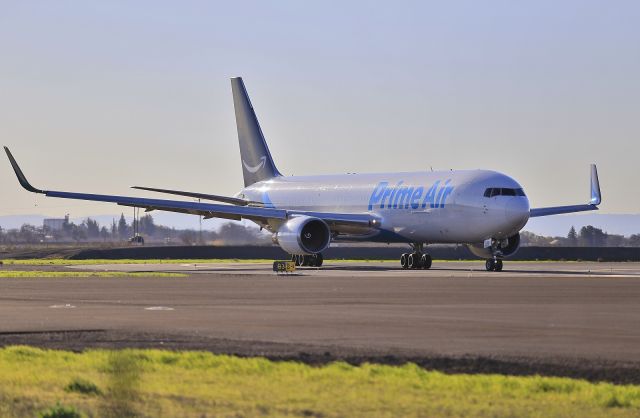 BOEING 767-300 (N1373A)