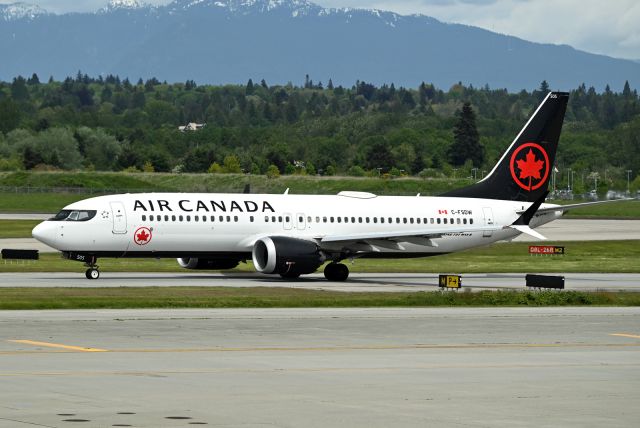 Boeing 737 MAX 8 (C-FSDW)