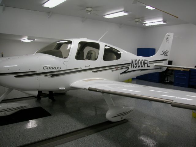 Cirrus SR-22 (N900FL)