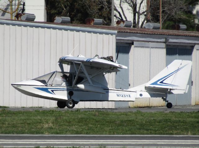 Experimental  (N123YZ) - Taxiing to hangar