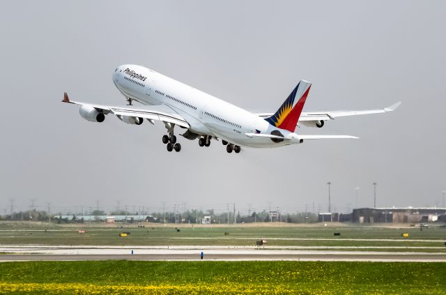 Airbus A340-300 (PRC3438) - Philippine President after visit Toronto heading to Vancouver.