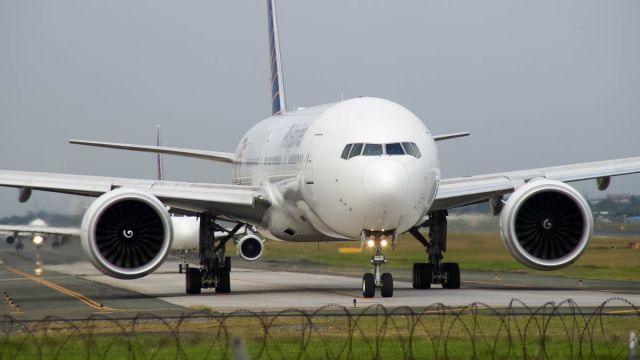 BOEING 777-300ER (RP-C7776)