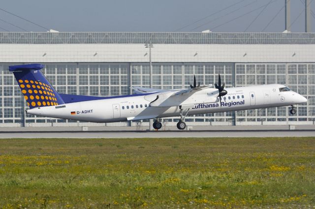 de Havilland Dash 8-400 (D-ADHT)