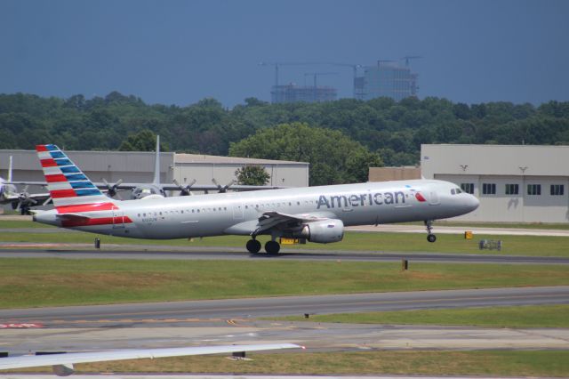 Airbus A321 (N169UW)