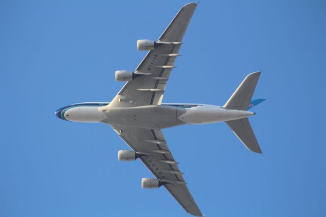 Airbus A380-800 (B-6136) - FINAL APPROACH KLAX 24R