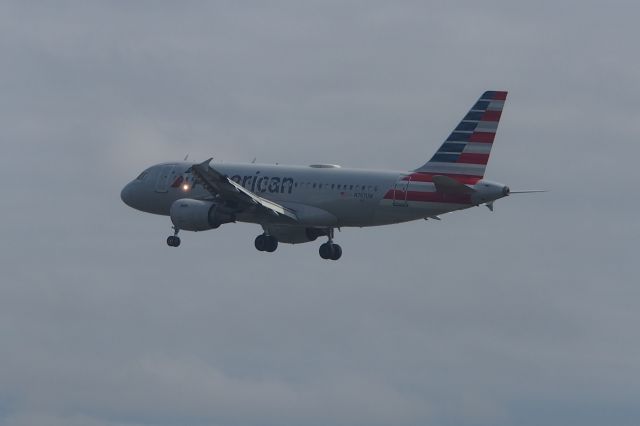 Airbus A319 (N757UW)