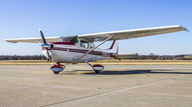 Cessna Skyhawk (N1098M)