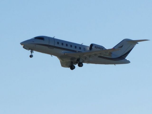 Canadair Challenger (N216QS)