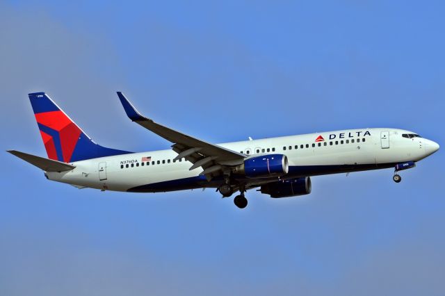 Boeing 737-800 (N376DA)