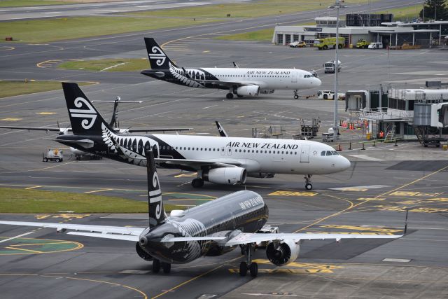 Airbus A321 (ZK-NNA) - Air New Zealand's A321 NEO all blacks livery preparing to taxi with 2 other Air NZ A320's.