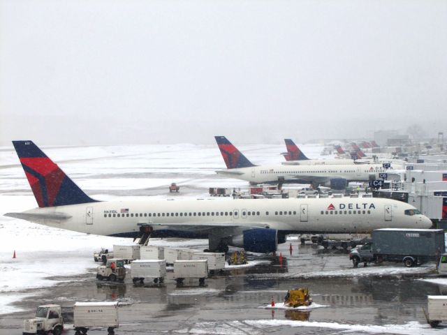 Boeing 757-200 (N631DL)