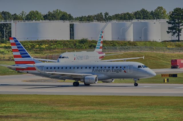 Airbus A319 (N760US) - Lined up for take-off on 18C