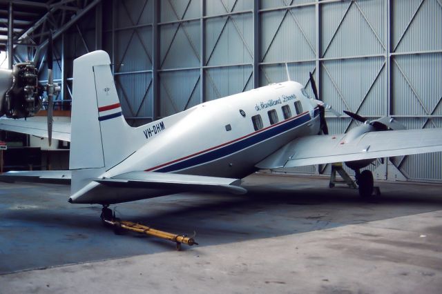 DE HAVILLAND AUSTRALIA Drover (VH-DHM) - DE HAVILLAND AUSTRALIA DHA-3 DROVER MK2 - REG : VH-DHM (CN 5020) - BANKSTOWN NSW. AUSTRALIA - YSBK (29/6/1988)35MM SLIDE CONVERSION.