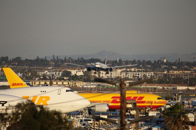BOEING 777-300ER (G-STBL)