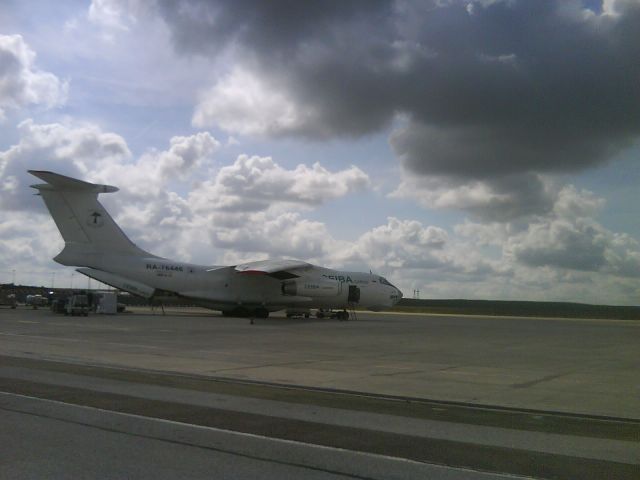 Ilyushin Il-76 (RA-76446) - Un Iluyshin 76TD de CEIBA Cargo sur le tarmac de Vatry