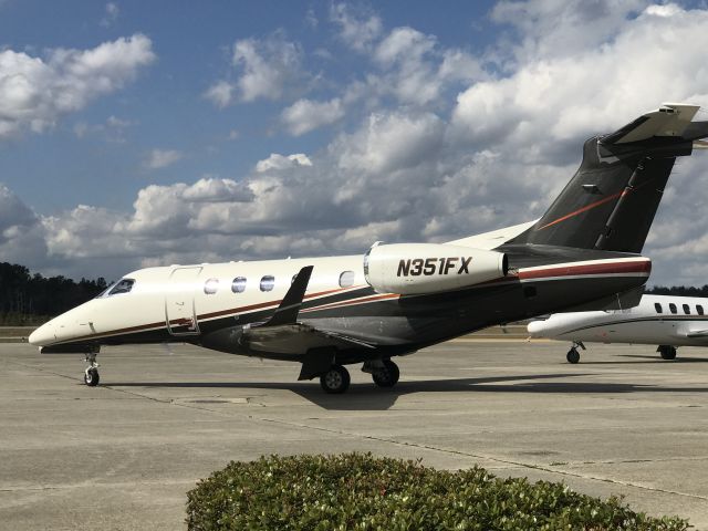 Embraer Phenom 300 (N351FX)