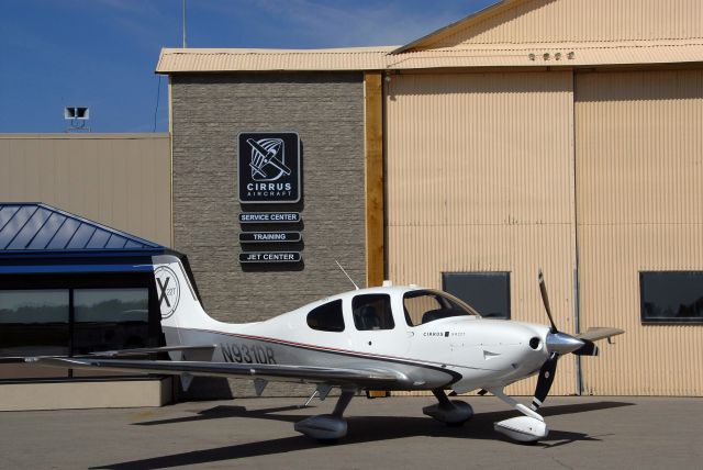 Cirrus SR-22 —